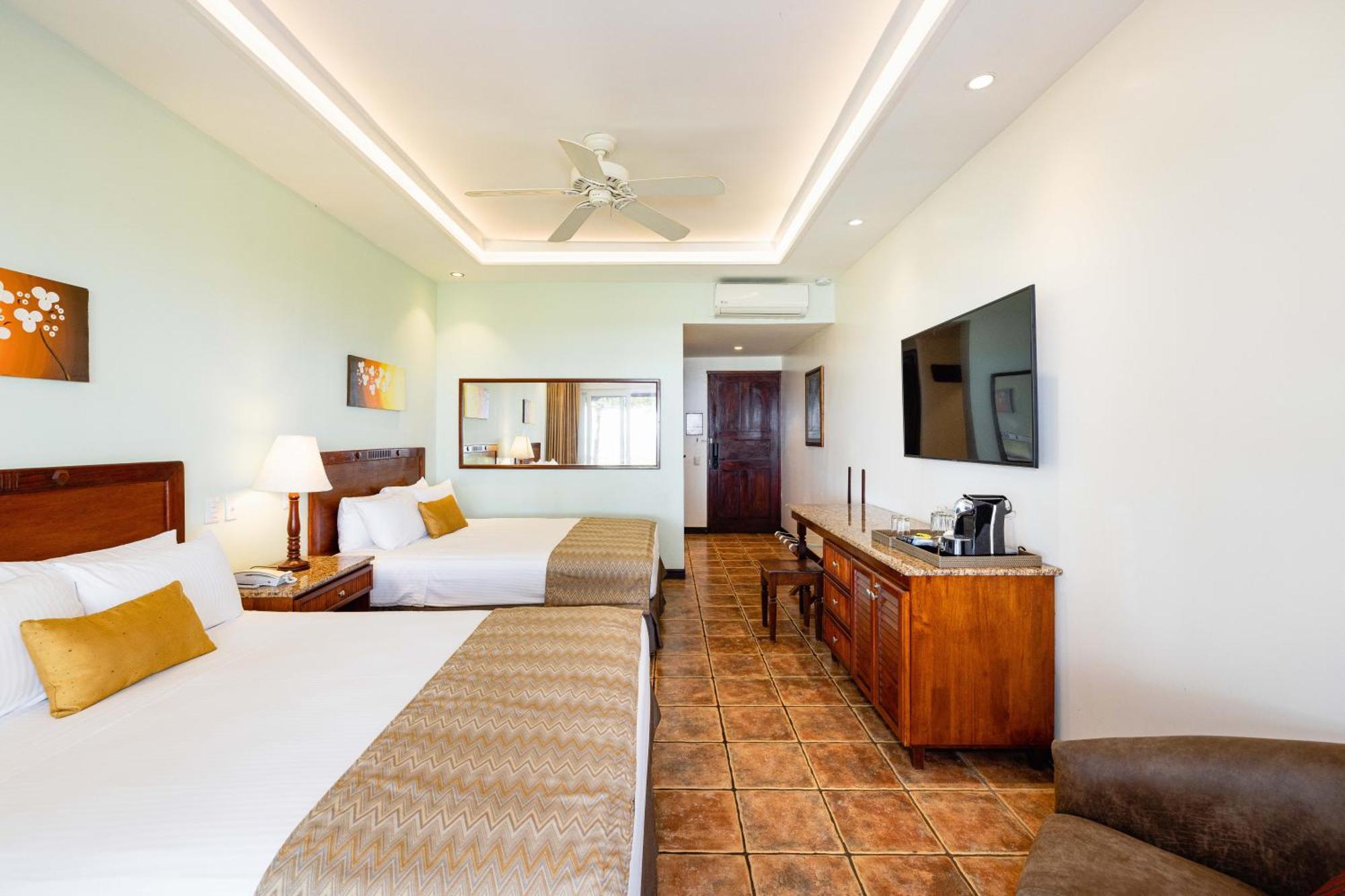 Hotel Tamarindo Diria Beach Resort الغرفة الصورة