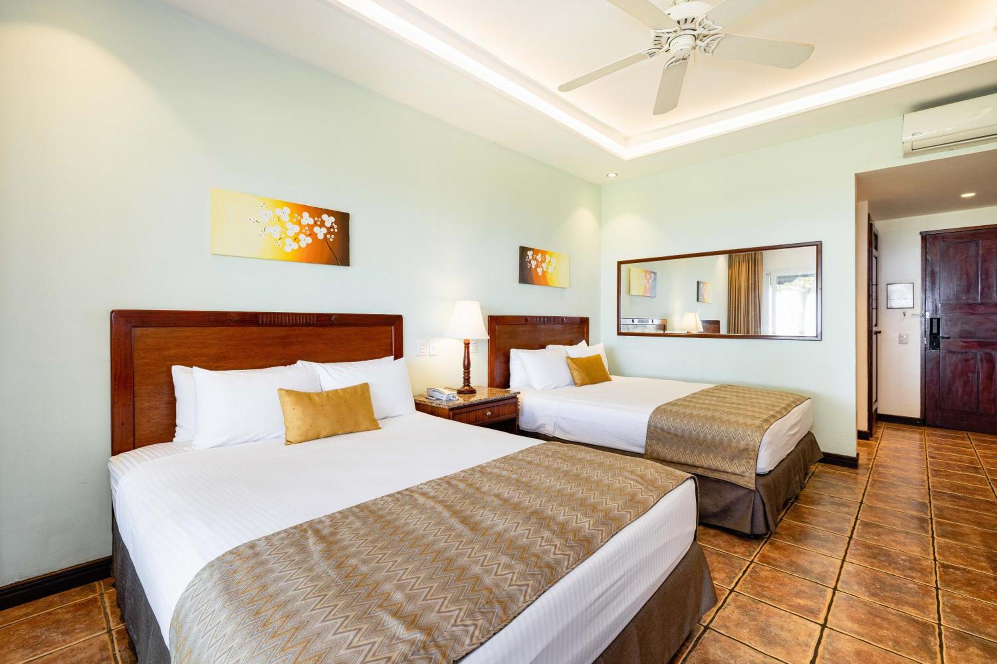 Hotel Tamarindo Diria Beach Resort الغرفة الصورة